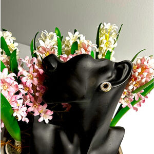 E32- Fashion Jewelry Rose gold studs with black and old thong in BN condition